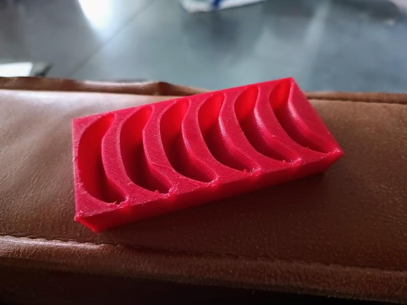 Kids lower lip ice cube maker