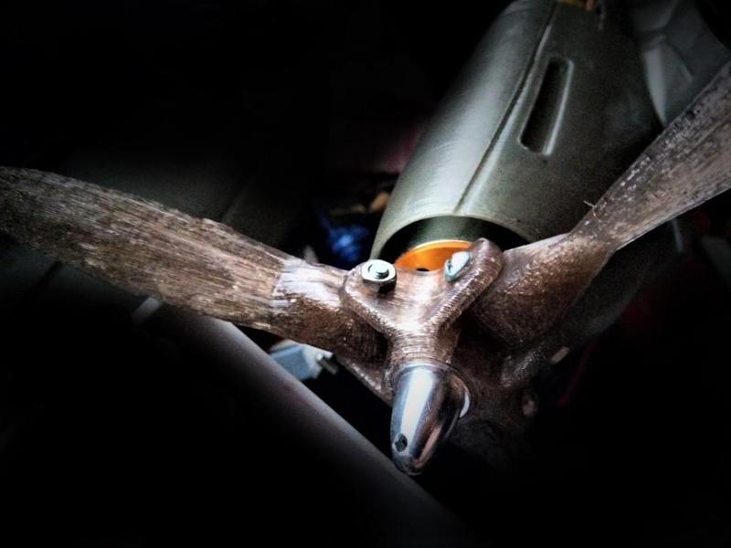 tripale repliable - folding propeller for A2212 1000KV brushless motor