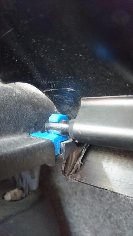 Daihatsu Charade Rear Shelf Clip