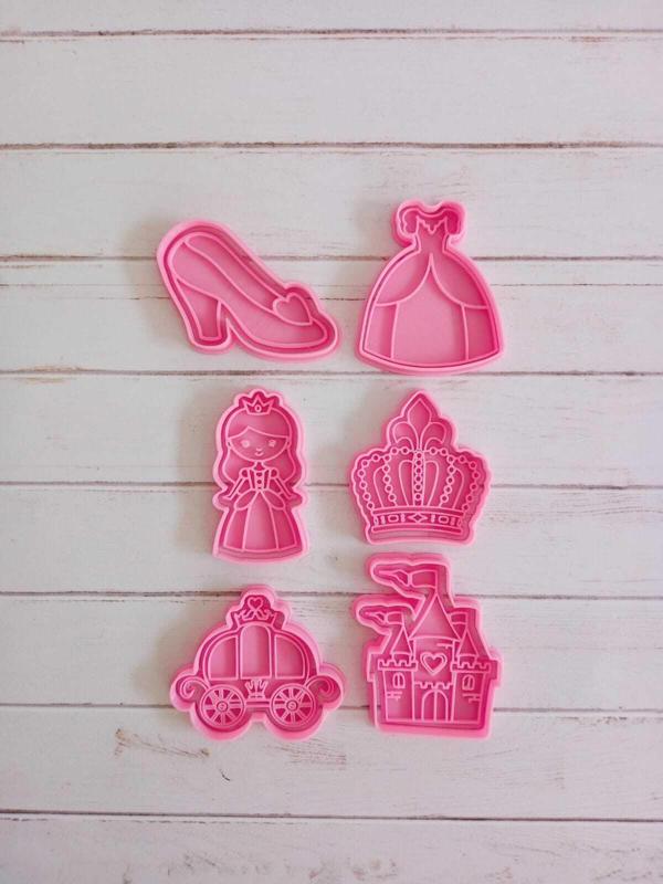 COOKIE CUTTER PRINCESS