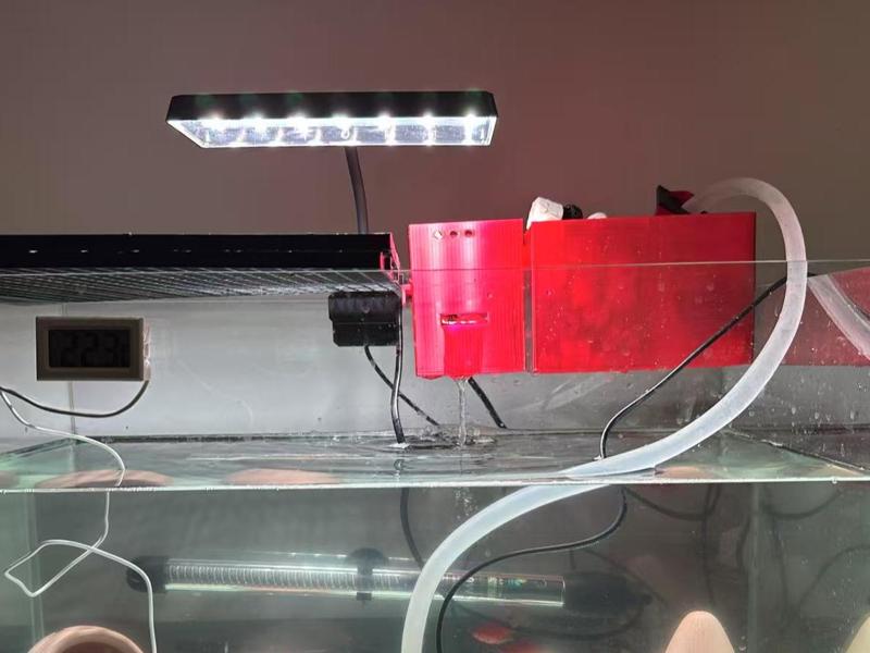 Aquarium filter box, hangable on aquarium