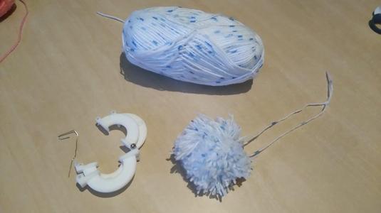 Set à pompon facile. easy pompon kit