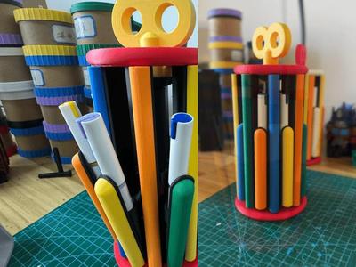 Rainbow Rotating Pen Holder (Push-Open)