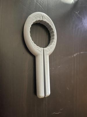 Helper for tight soda top bottles