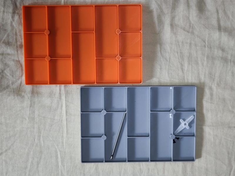 Small parts sorting tray, magnetic stackable