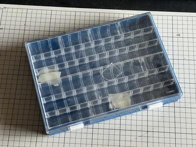 Parts box partition plate