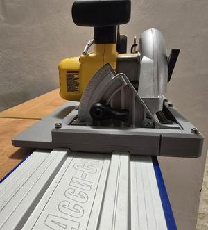 Kreg Accu-Cut tracksaw adapter for DeWalt DCS565