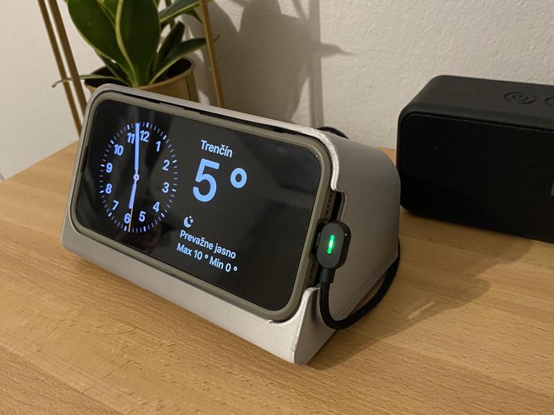 iPhone 13 dock  (Scott Yu-Jan/OVERWERK design)