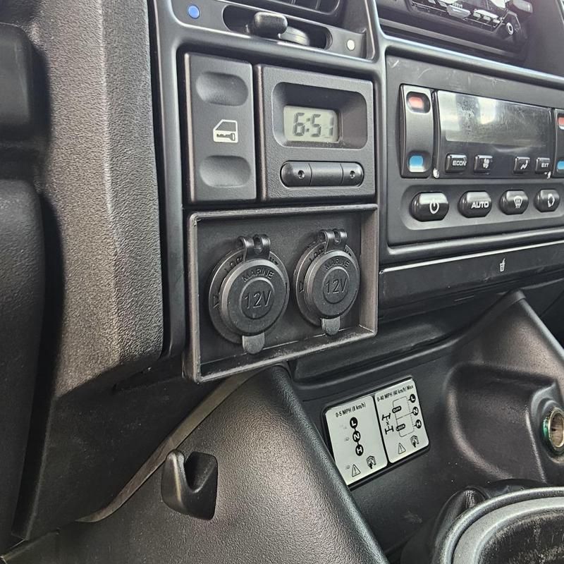 Land Rover Discovery 2 Ashtray 12V Socket Holder
