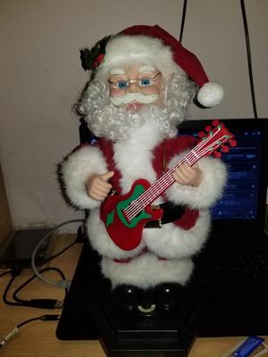 Twisting Gear for Guitar Playing Santas