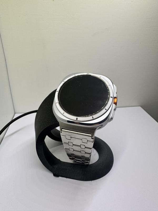 Galaxy Watch Ultra charging stand