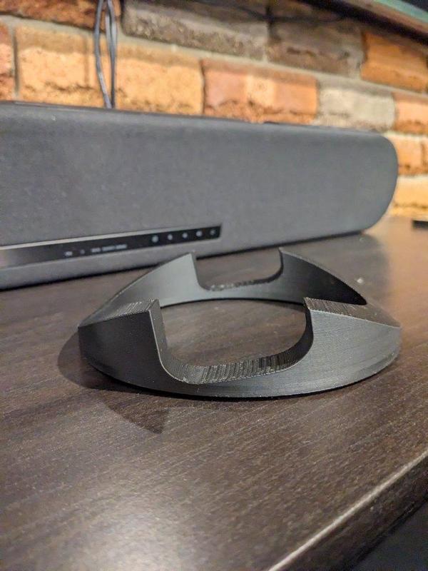 Minimalist (Yamaha) soundbar stand