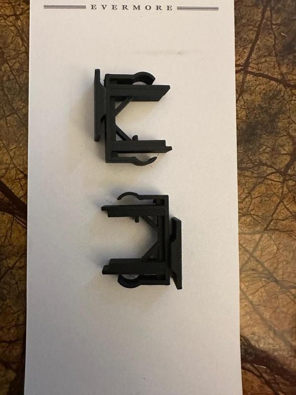 Curtain strutt mount clamp