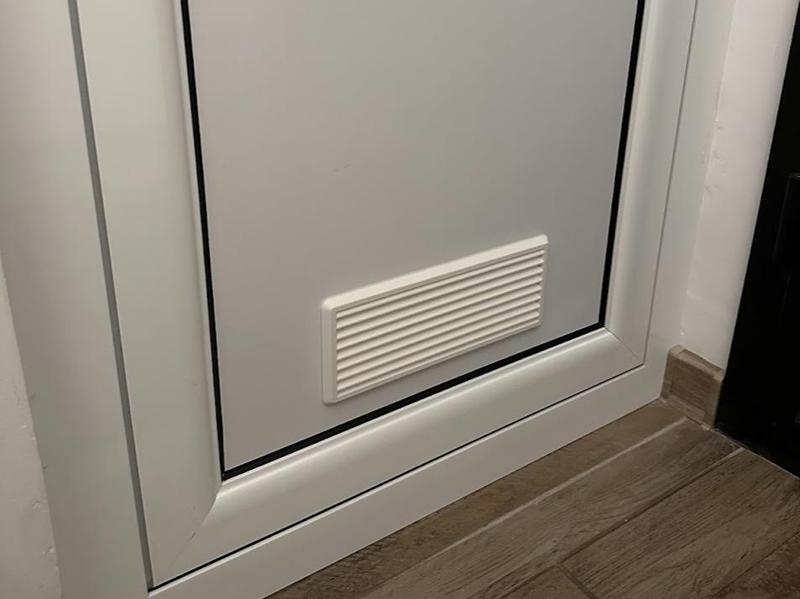 Bathroom door vent