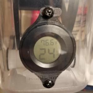 Vertical hygrometer mount
