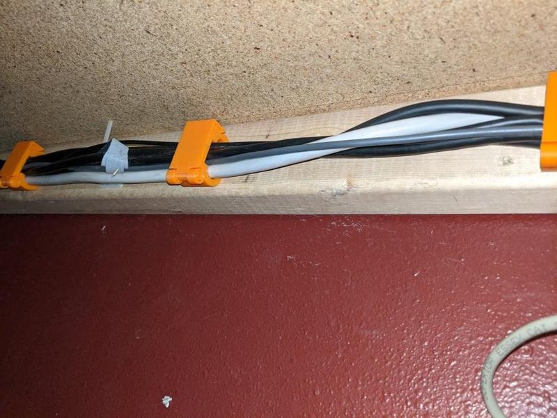 Cable Organizer with better "Clip"
