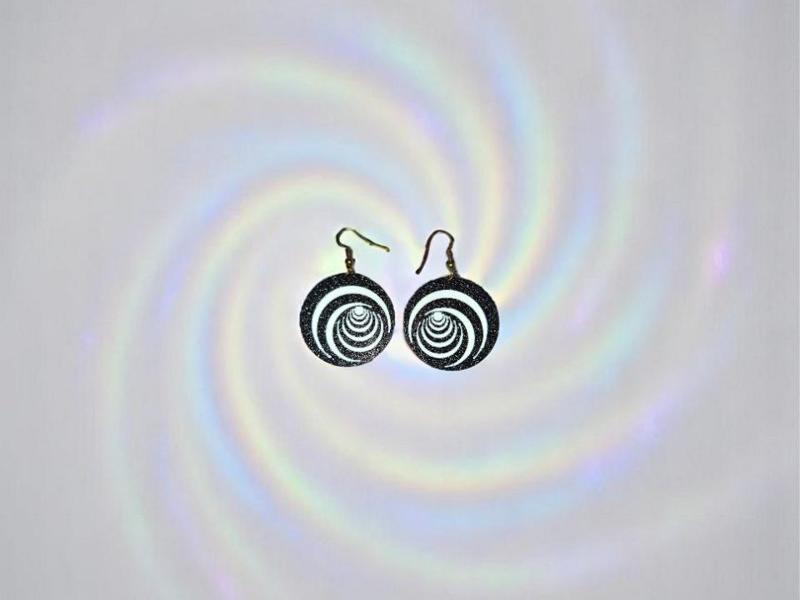 Optical illusion earrings