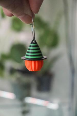 Pumpkin with witch hat