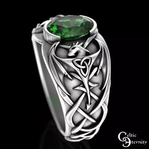 Anillo  con dragones celtas esmeralda