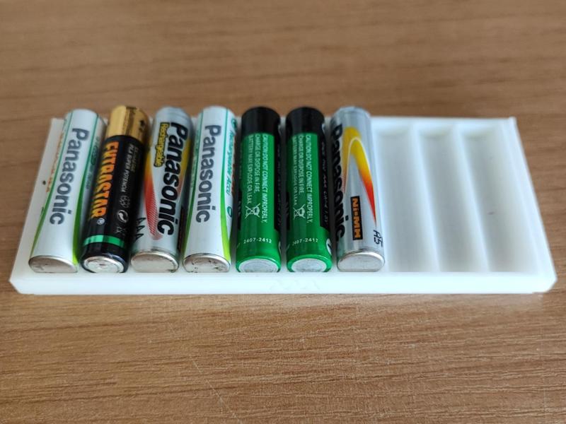 MODULAR AAA BATTERY ORGANIZER