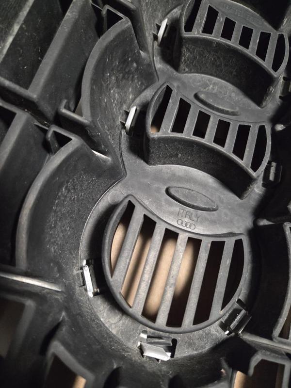 Audi Emblem Grill Clip Reparatur