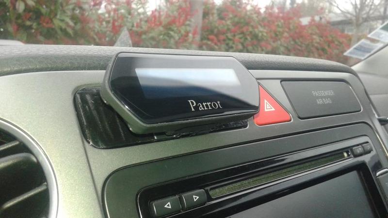 Parrot MKi 9100 : screen holder for Tiguan - Golf 6 plus