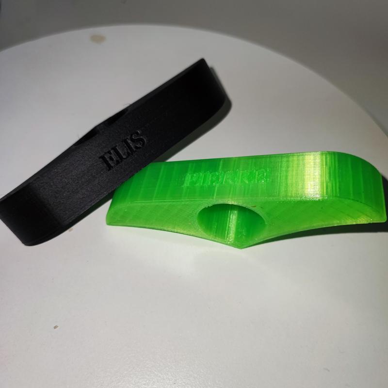 Porte-page de livre personnalisable (31,000 noms différents)