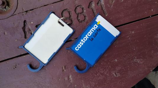 Badge holder / credit card holder with integrated hook // Badge holder / credit card holder with integrated hook