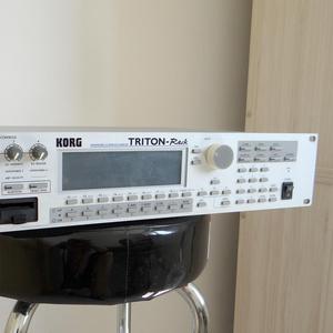 Korg Triton Rack encoder knob ( part 620039600 )