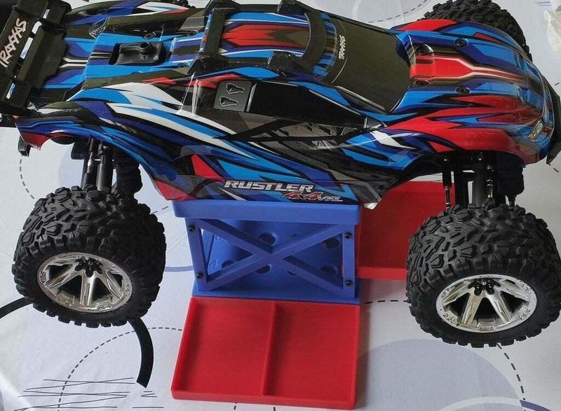 Traxxas Rustler VXL 4x4 Stand and other RC Cars w/ shock Station