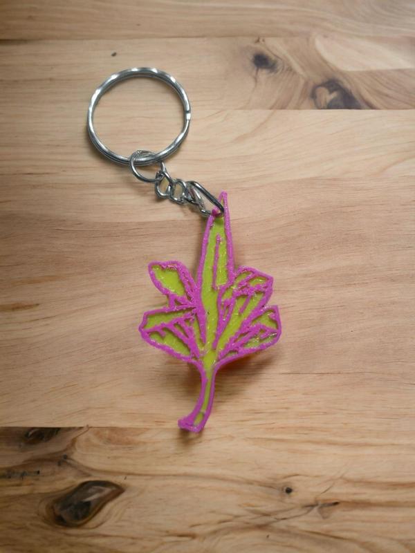 Fakiu grow pot leaf keychain