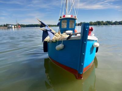 RC radio-controlled trawler