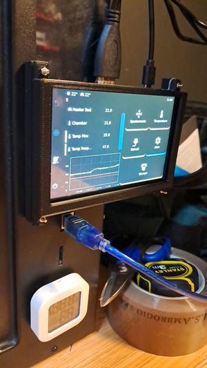magnetic case for a generic 5'' hdmi touch display