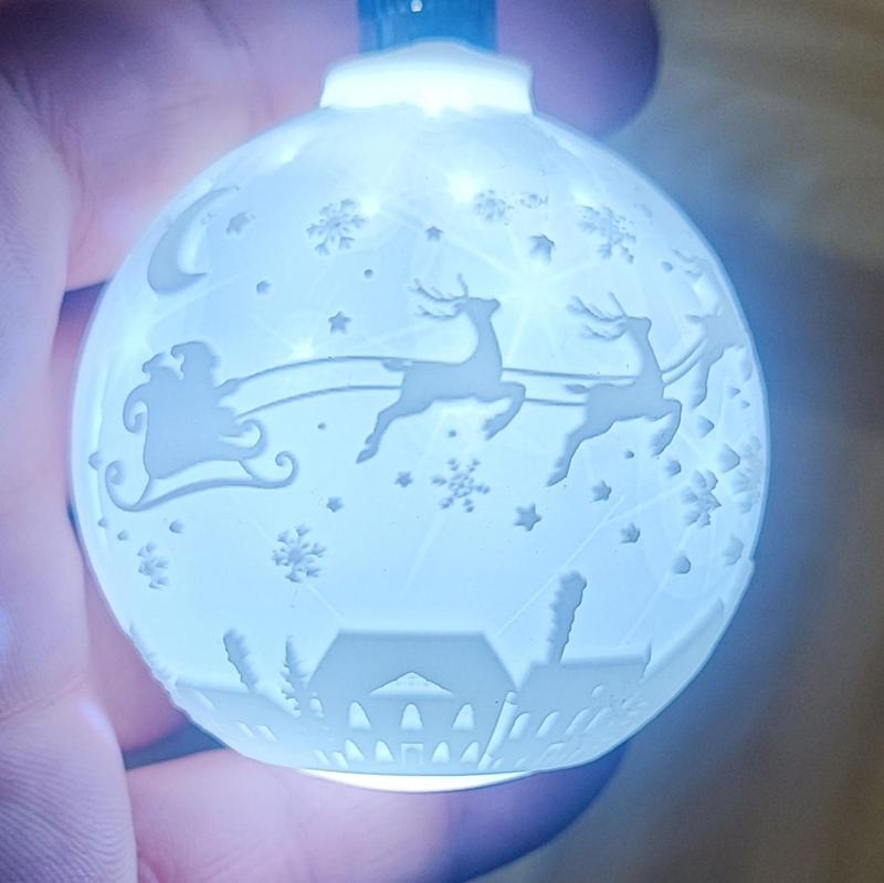 Litofania Santa Claus Christmas ball flying over the city