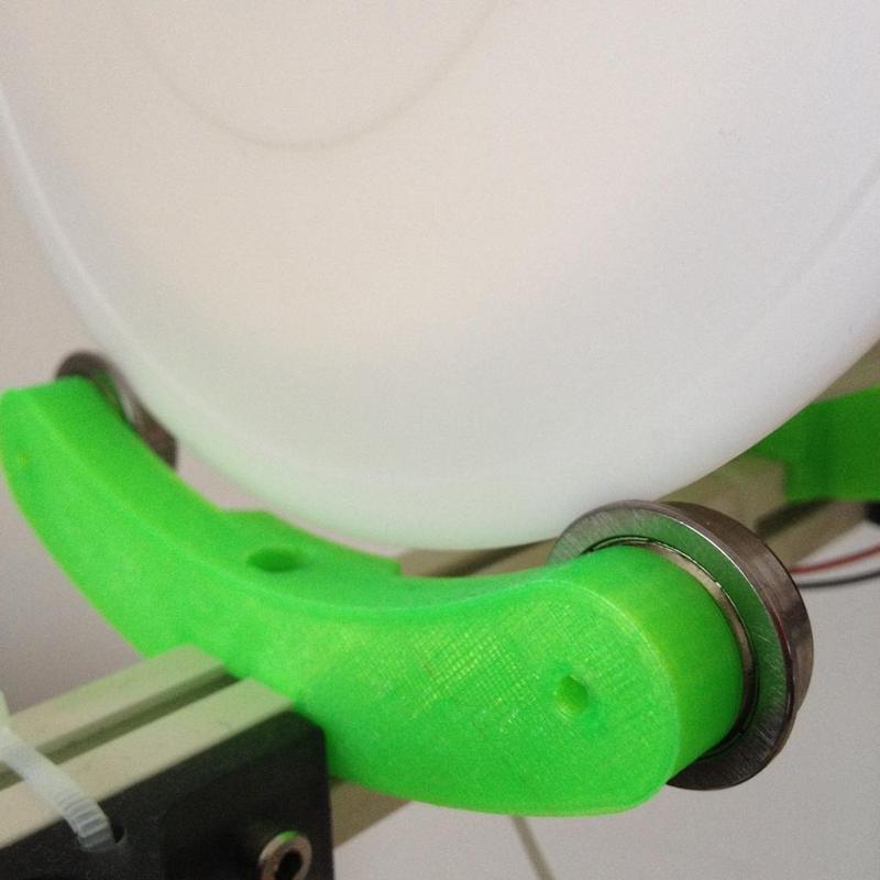 Filament spool roller