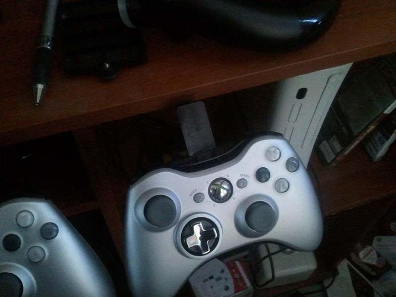Xbox 360 controller (and speed wheel) desk dock