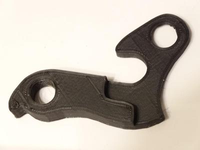 Derailleur hanger