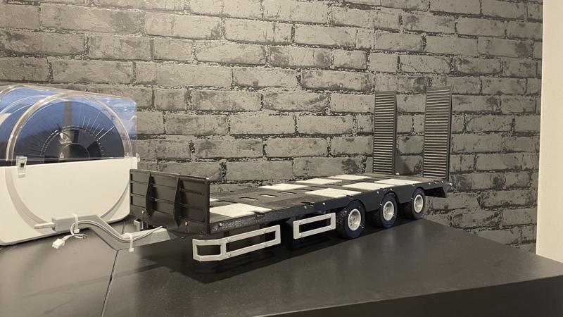 1/14 RC Trailer with electric ramps