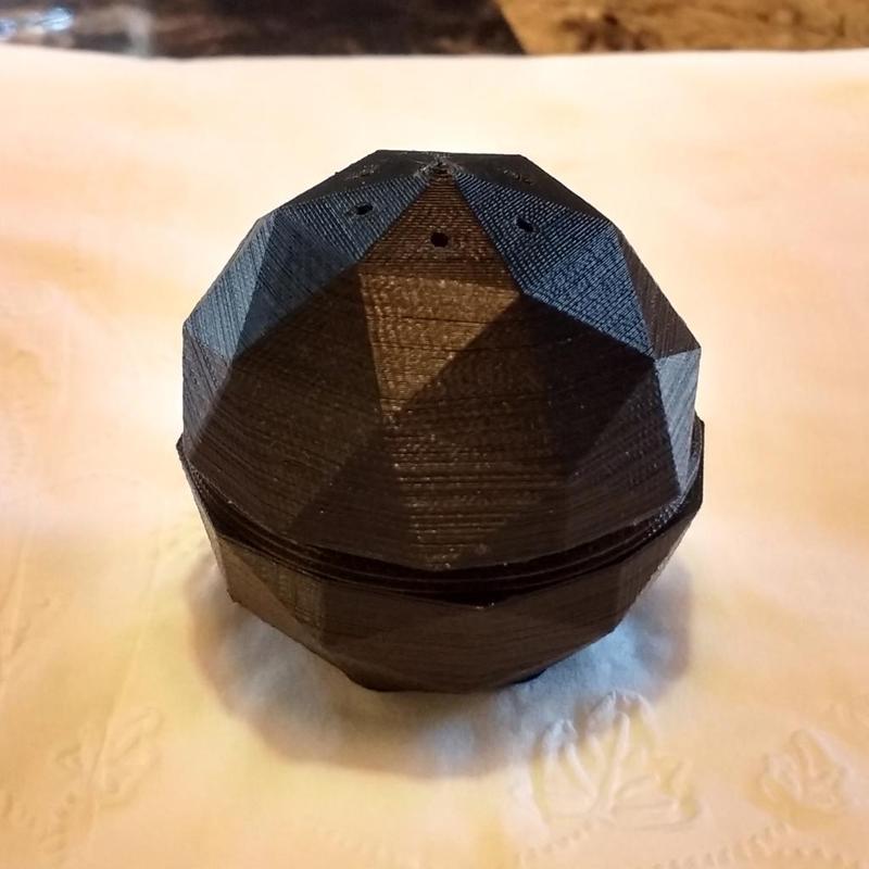 Low Poly Salt & Pepper Shaker