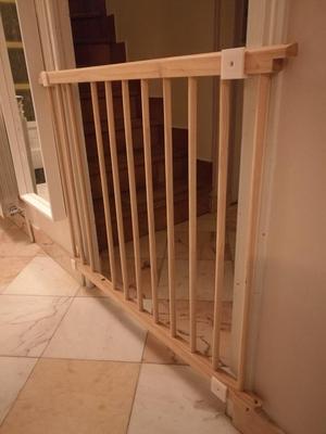 Rail for a custom baby fence
