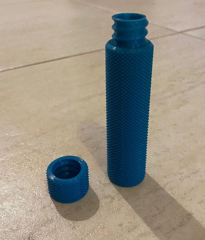 Cylinder with lid to store joints and others.