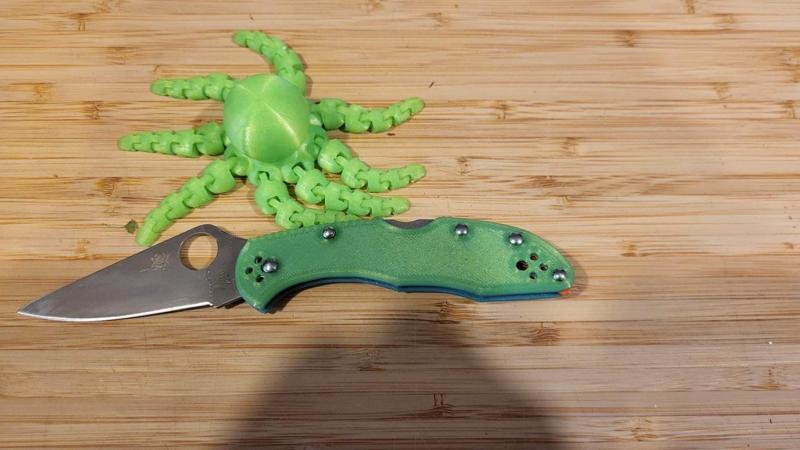 Spyderco Delica 4 scales