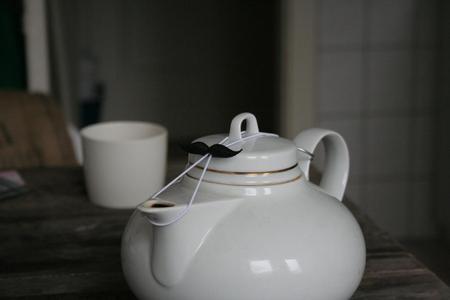 Moustache lid holder - Teekannendeckelhalter