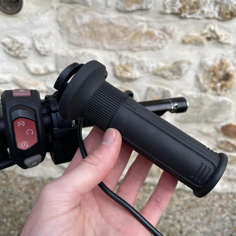 Poignée accélérateur Triumph street triple 765 rs 2017 - 2020 // Throttle grip Triumph street triple 765 rs 2017 - 2020