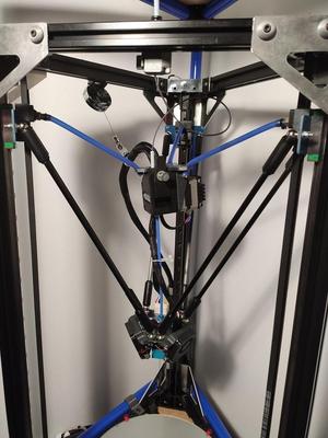 Center support for BMG flying extruder
