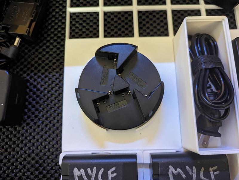 Newmowa NP-F550 Charger - Gridfinity