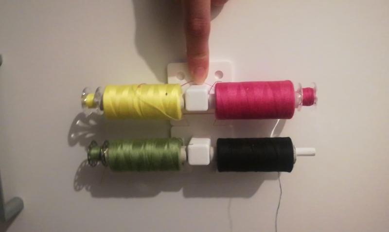 Custom bobbin holder