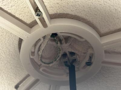 Mounting hole converter for Hue light/lamp fixtures