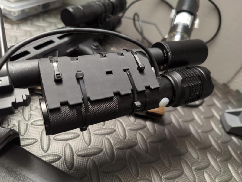 Barrel Flashlight mount for airsoft