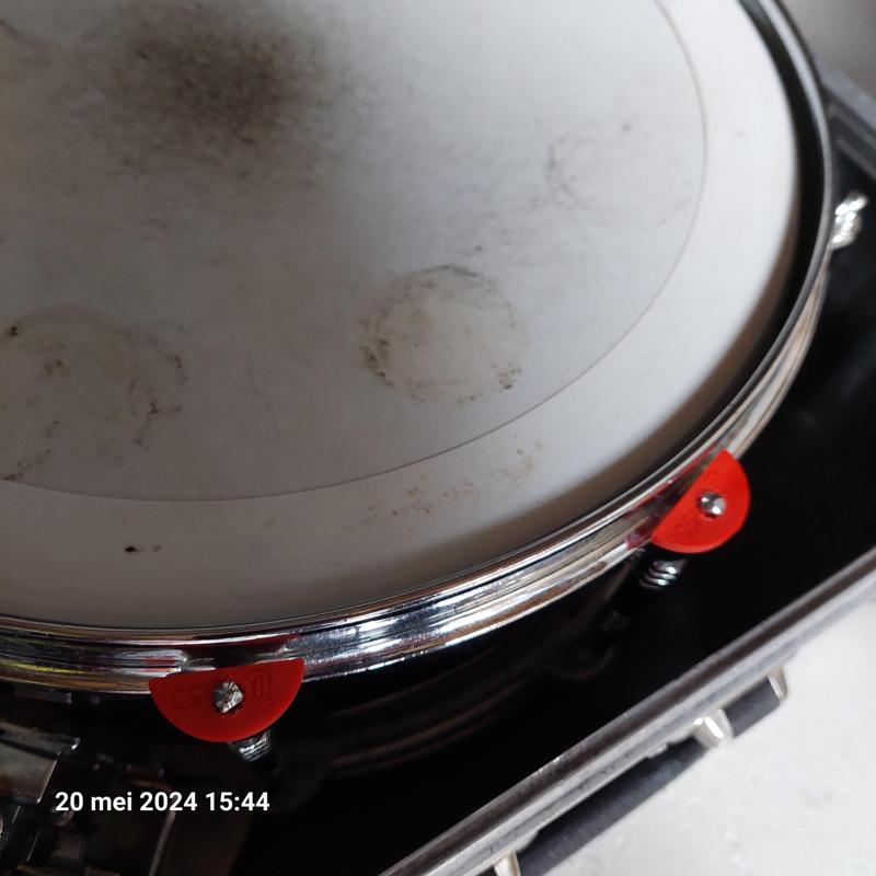 Rod locks for tension rods for drums